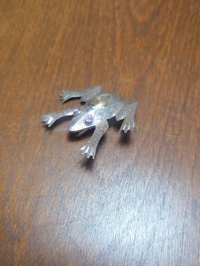 Sterling Silver Frog Brooch with Purple Gem Accent .925 Animal